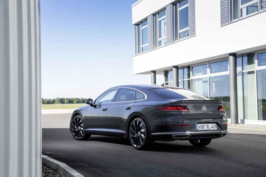  Volkswagen Arteon 4Motion R-Line 2017 года  (WW) (фото 11 из 30)